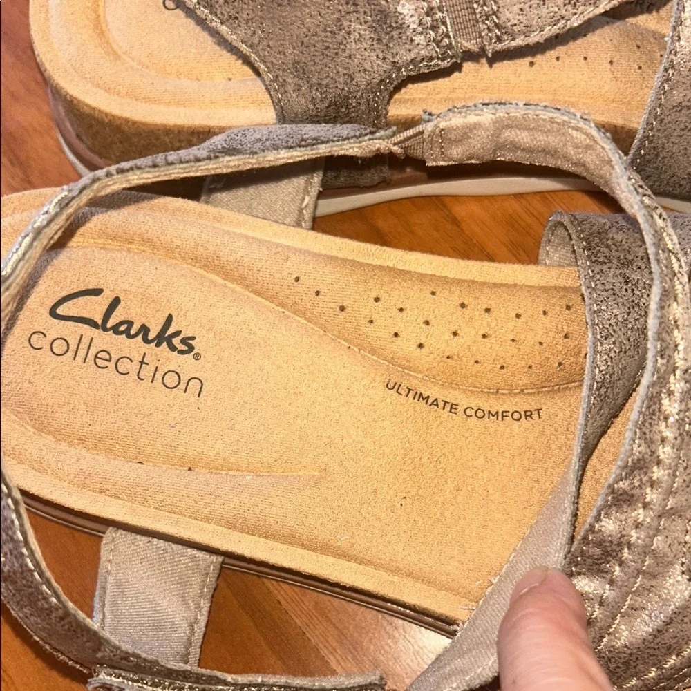 Clarks Women's Metallic Cross-Strap Sandals - Picture 5 of 9